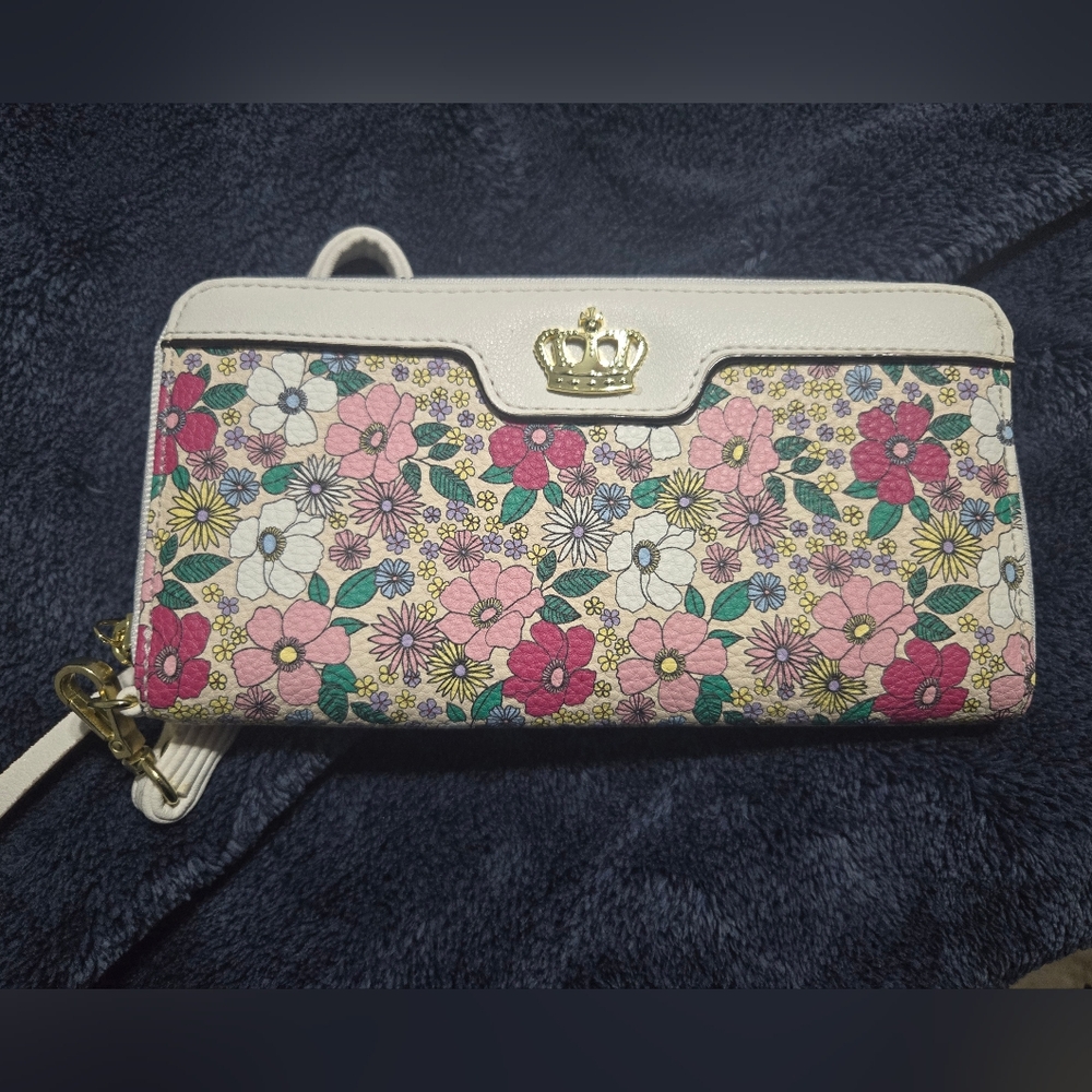 Juicy Couture Crossbody - Picture 6 of 8